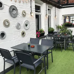 https://the-wellington-house-hotel.hotelsin-chester.com